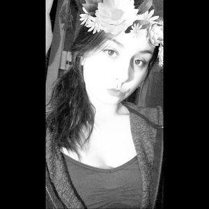 Meet your Posher, Adrianne